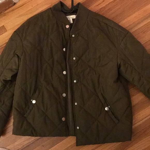 🔥3 for $30🔥Quilted olive green bomber jacket - Picture 2 of 4